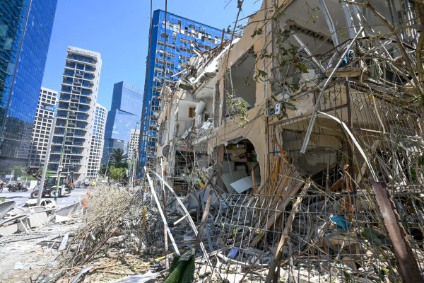 仁信优配 “下场”轰炸伊朗核设施，美国在下一盘什么棋？｜环球深壹度