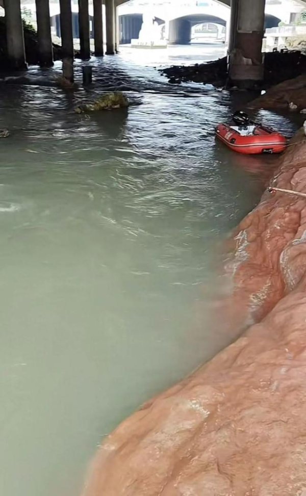 我要配资网 两名溺水男孩已遇难，家属：打闹时不慎落水